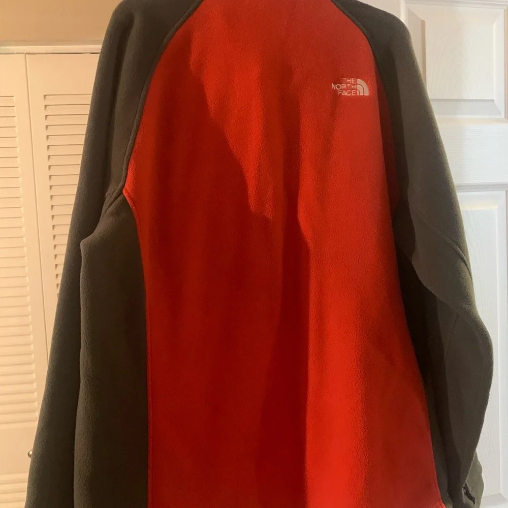 THE NORTH FACE MALE JACKET, Size XL, Excellent Condition.